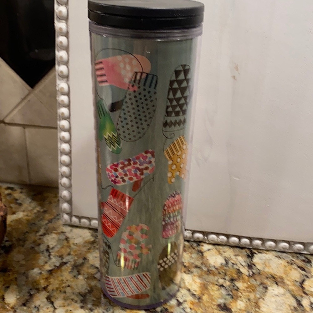 Starbucks Grande tumbler in mitten pattern.